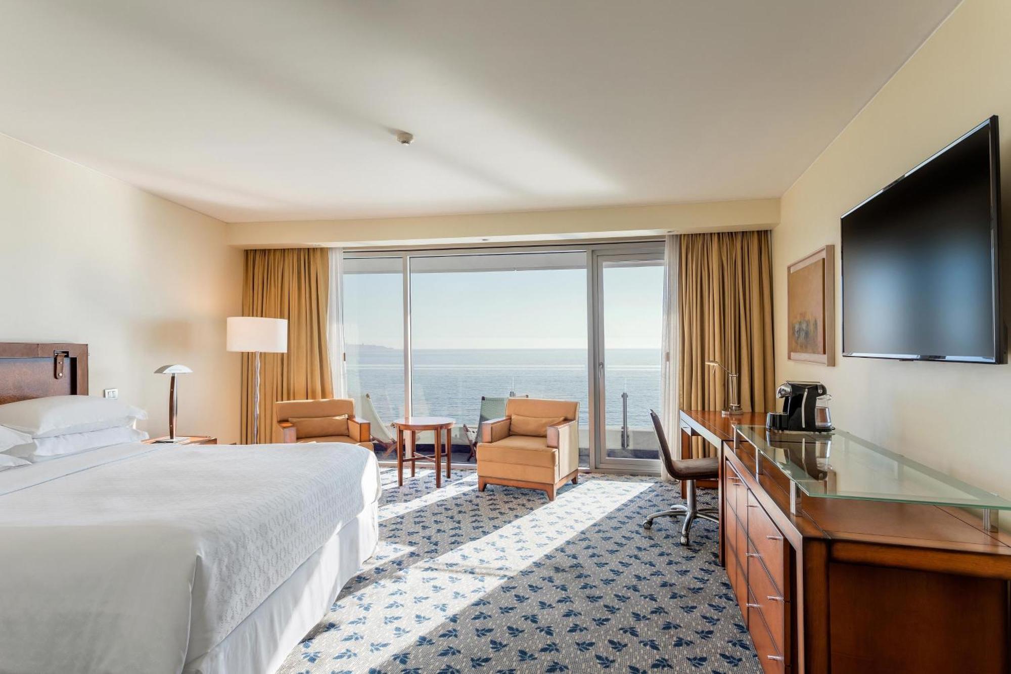Sheraton Miramar Hotel & Convention Center Vina del Mar Dış mekan fotoğraf A guest room at the Hilton Athens