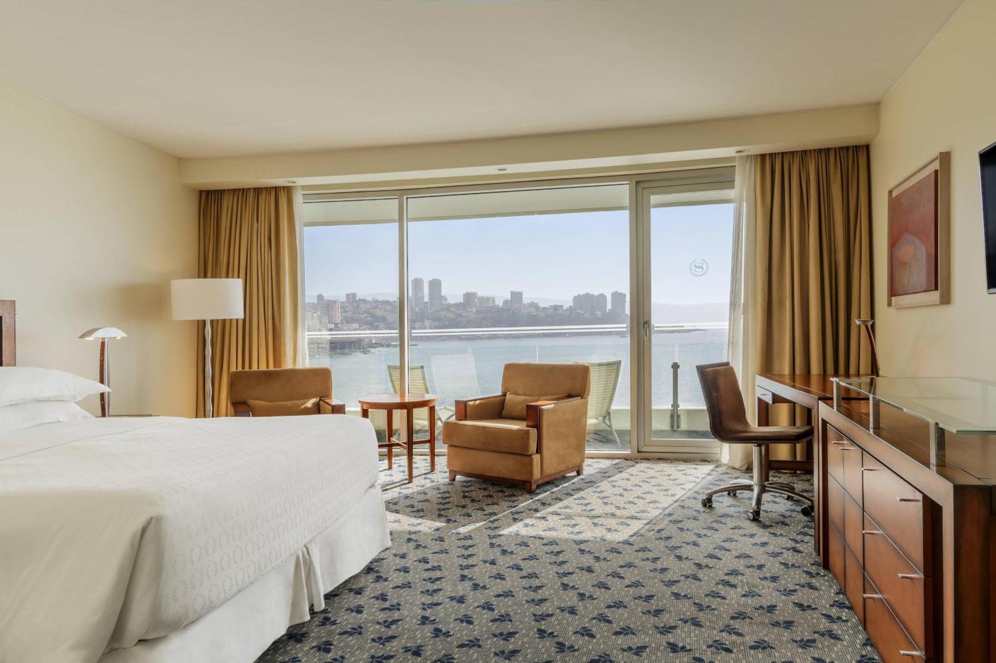 Sheraton Miramar Hotel & Convention Center Vina del Mar Dış mekan fotoğraf A guest room at the Westin Boston Harbor